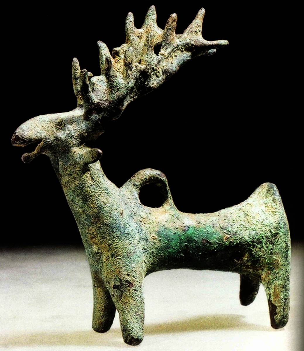 -1000%20-800%20Pendentif%20en%20forme%20de%20cerf,%20bronze,%20Kaluraz%20%20Gilan%20Iran.jpg