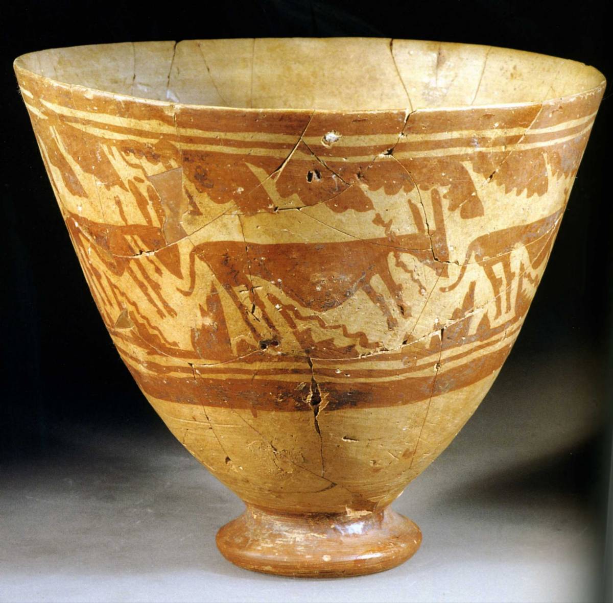 -3500%20-3000%20Vase%20a%20pied%20peint,%20figurant%20des%20bovins,%20ceramique%20peinte,%20%20Pasargardes%20Iran.jpg