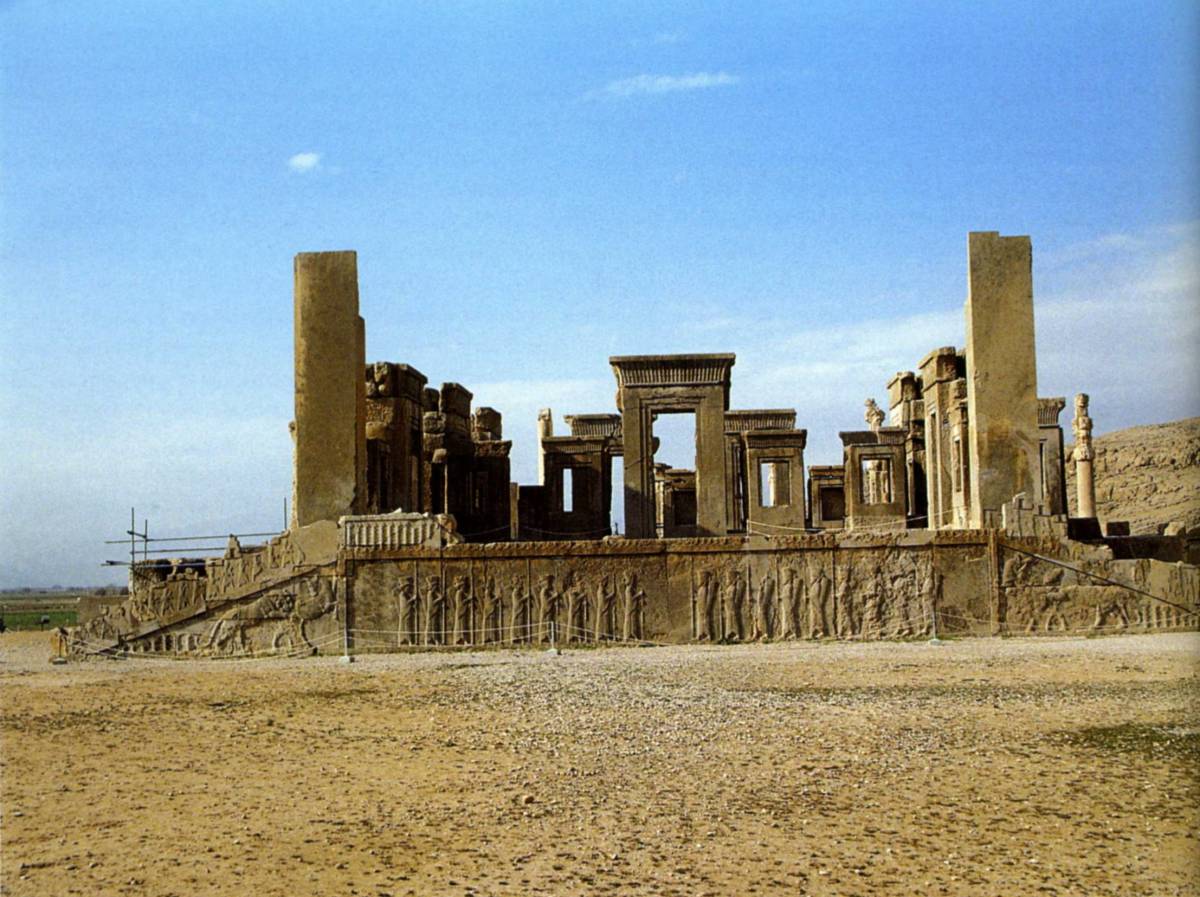 -522%20-486%20Palais%20de%20Darius%20Ier%20Persepolis%20vu%20du%20sud.jpg