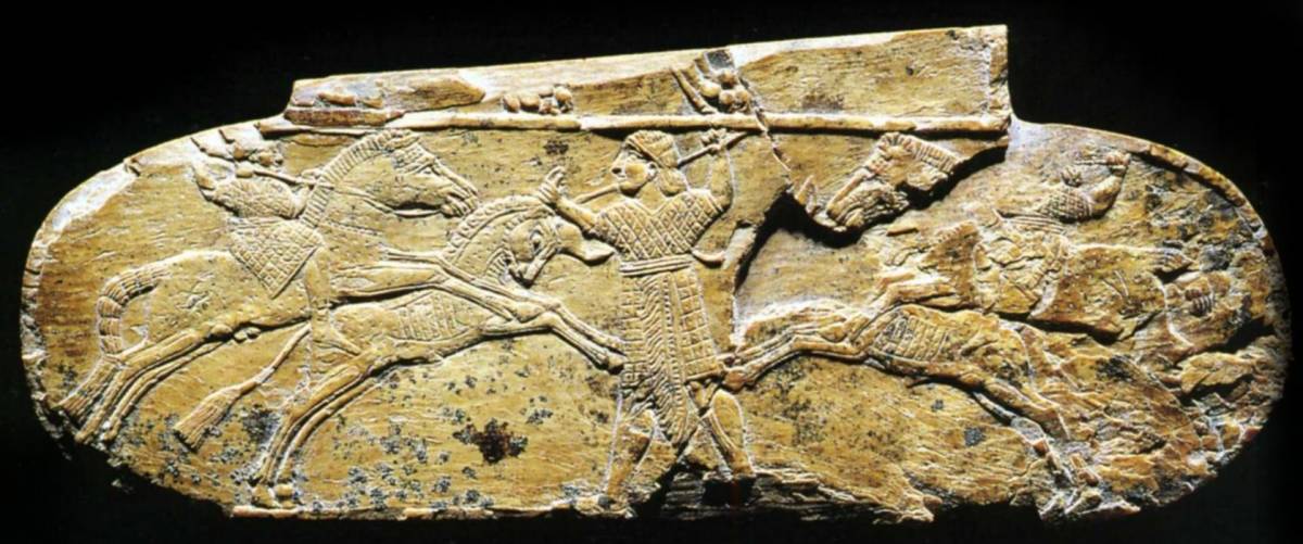 -800%20-700%20Plaquette%20avec%20scene%20de%20chasse%20en%20relief,%20Ziwiye%20Kurdistan,%20Iran.jpg