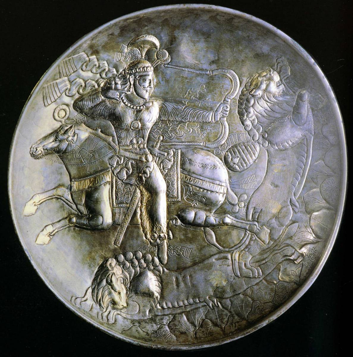 2001%20500%20Coupe%20d%27argent%20de%20Sari%20de%20style%20sassanide%20figurant%20le%20roi%20a%20la%20chasse.jpg