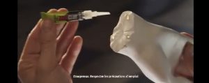 (2011) Maxi-Glue au Musée et c'est encore l'Antiquité qui trinque !