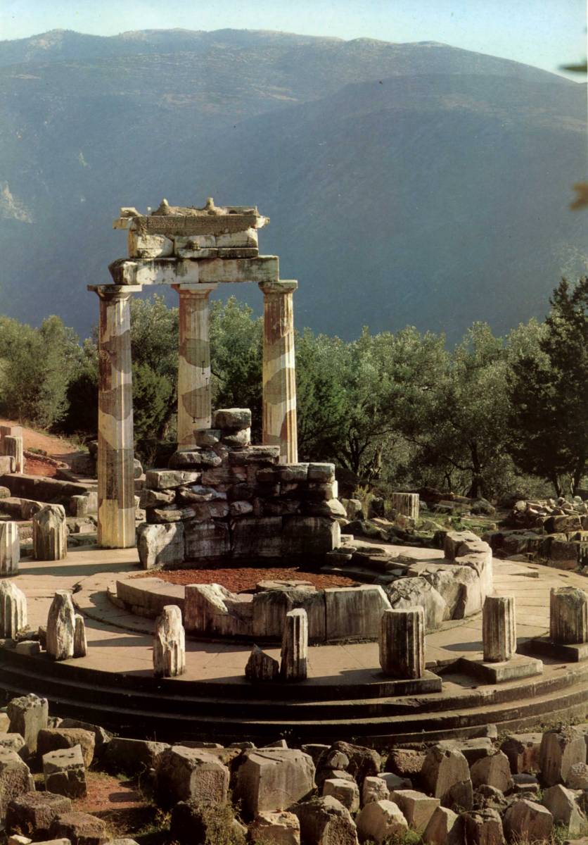 -380%20Delphes,%20Tholos%20du%20sanctuaire%20d%27Athena.jpg