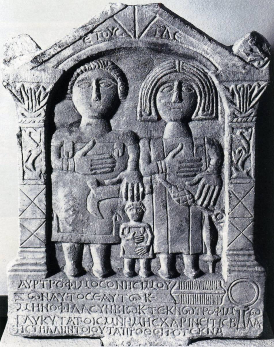 250%20Stele%20funeraire%20de%20Trophimos%20et%20de%20sa%20famille.jpg
