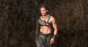 Kit Harington : son entraînement de spartiate pour incarner un gladiateur dans Pompéi (W9)