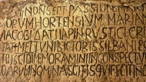 La croix / Aux origines du mot "latin"