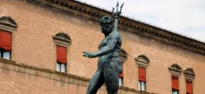 Slate / Facebook censure une statue de Neptune, jugée indécente