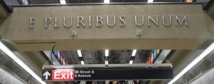 Du latin dans les nouvelles et très belles stations de métro à New York !