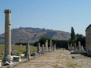 Des "sièges VIP" mis au jour dans les ruines d'un amphithéâtre romain en Turquie