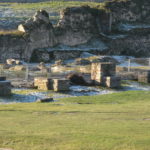 Bavay: Une voiture finit sa course dans les ruines romaines