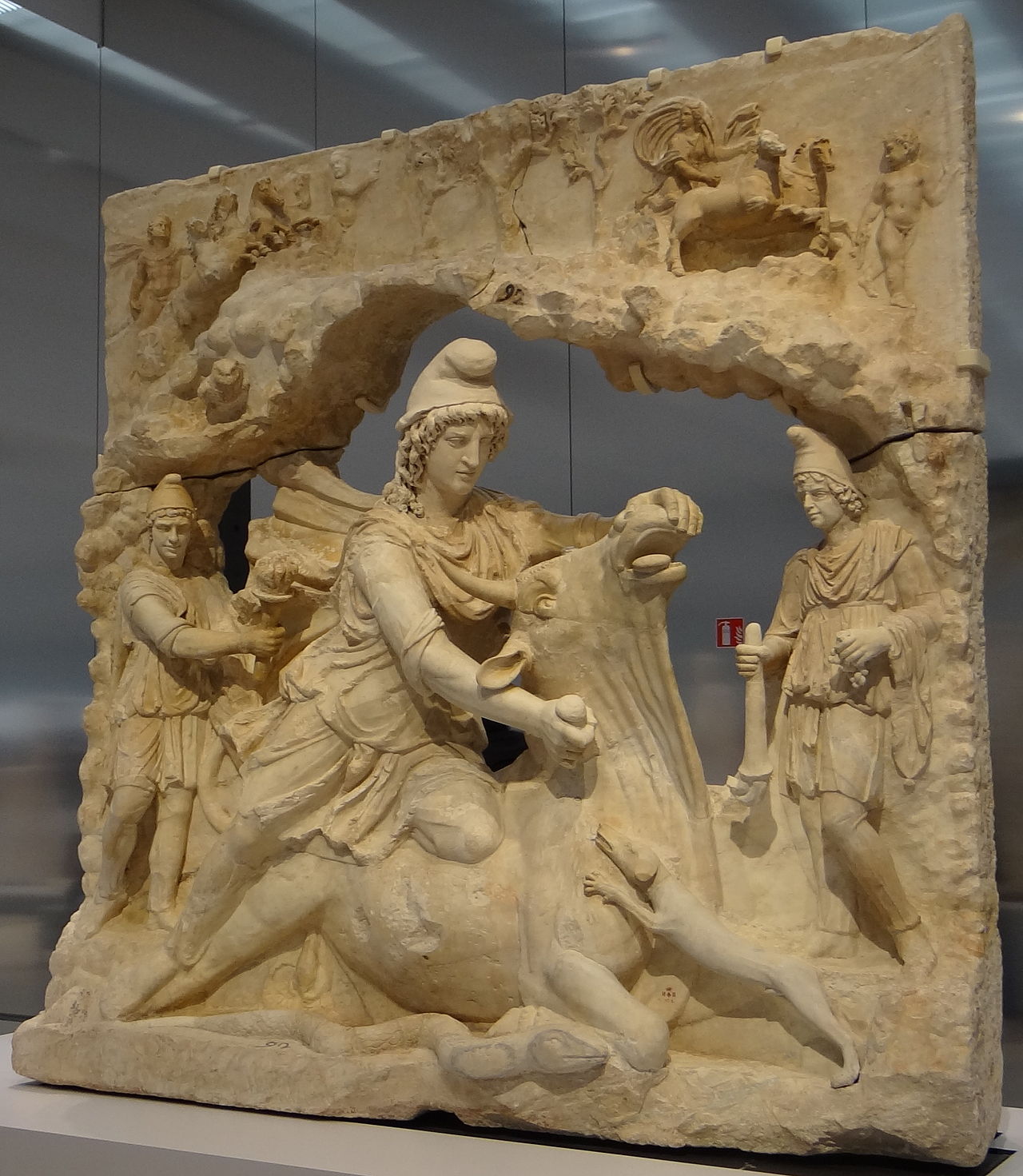 « Histoire des sociétés secrètes » Épisode 1/4 : Mithra à Rome, prendre le culte par les cornes
